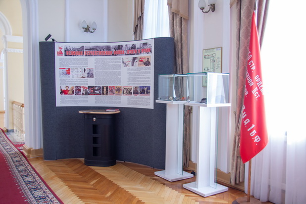 В областном парламенте открылась экспозиция к 80-летию Победы 