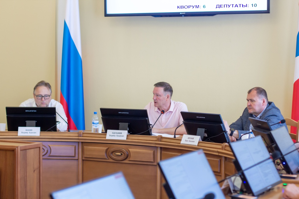 В областном парламенте прошло заседание комитета по законодательству и местному самоуправлению 