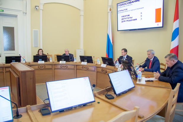 Основной объем средств областного бюджета – на реализацию социальных государственных программ