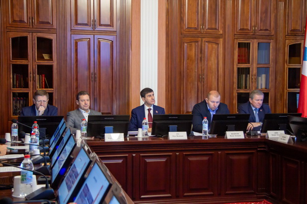 Проект главного финансового документа Омской области на 2026-2028 годы обсуждается во втором чтении