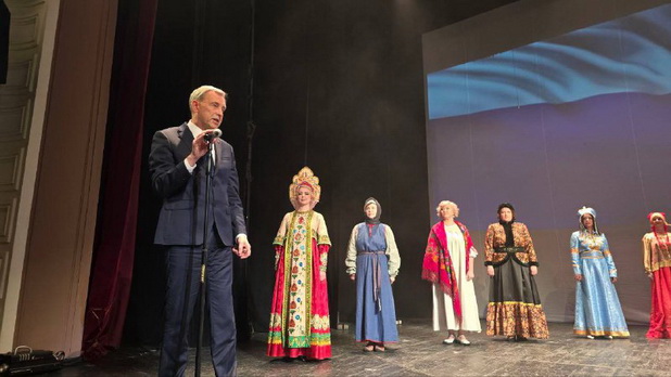 Спикер областного парламента поздравил победительниц проекта "Сибирская сударыня-2025"