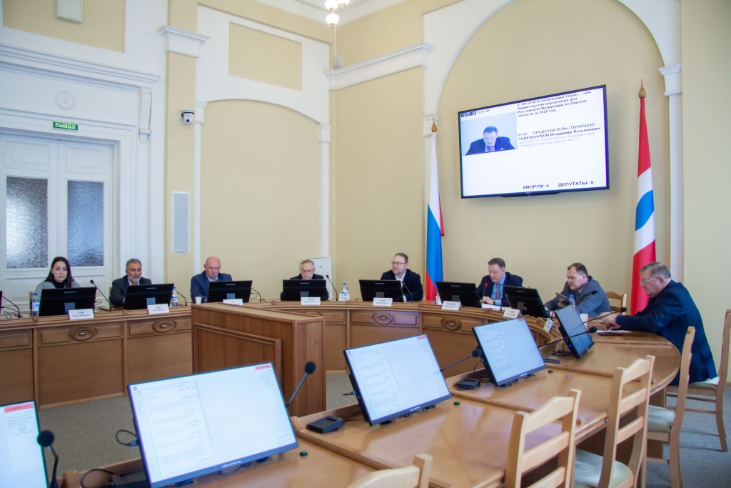 Депутаты обсудили новшества федерального законодательства и практику применения областных законов