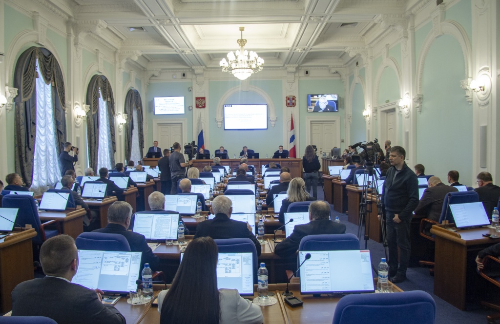 Александр Артемов: "Принятые новые законы направлены на дополнительную защиту здоровья граждан и детей, поддержку участников СВО"