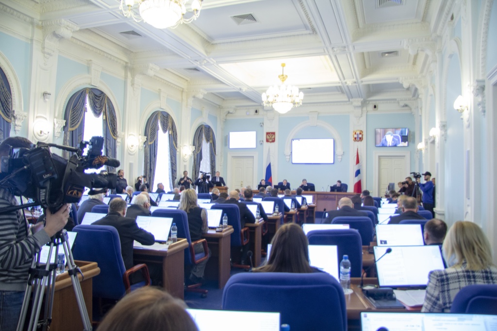 Областной парламент открыл весеннюю сессию 